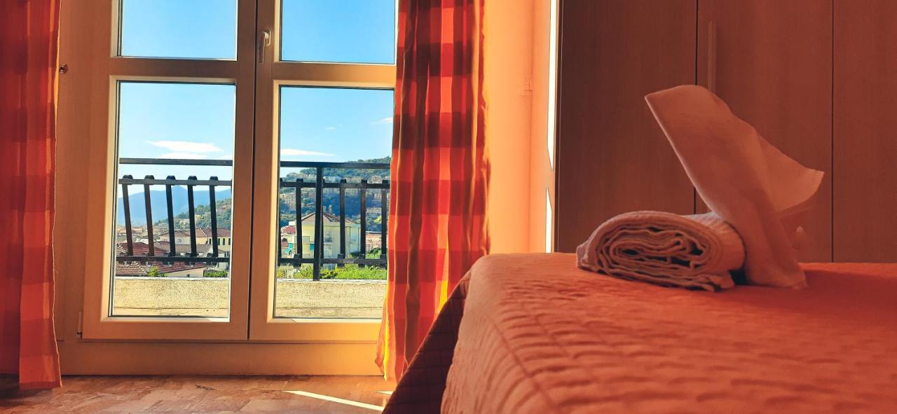 Bike And Breakfast Apartments Пиетра Лигуре Екстериор снимка