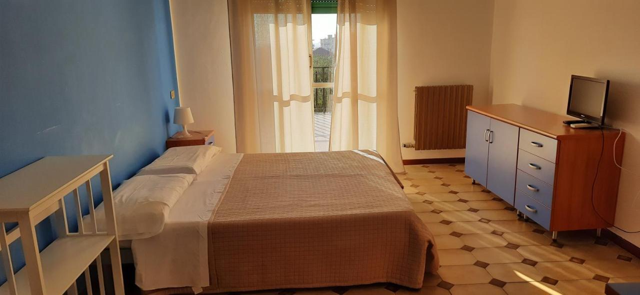 Bike And Breakfast Apartments Пиетра Лигуре Екстериор снимка
